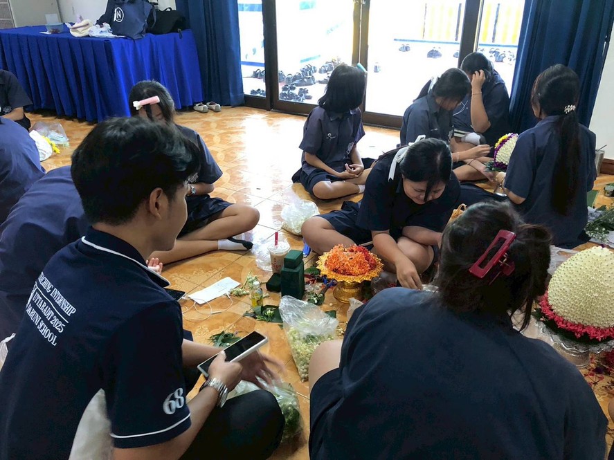 ดูแลกิจกรรมทำพานและประกวดพานก่อนวันไหว้ครู 1