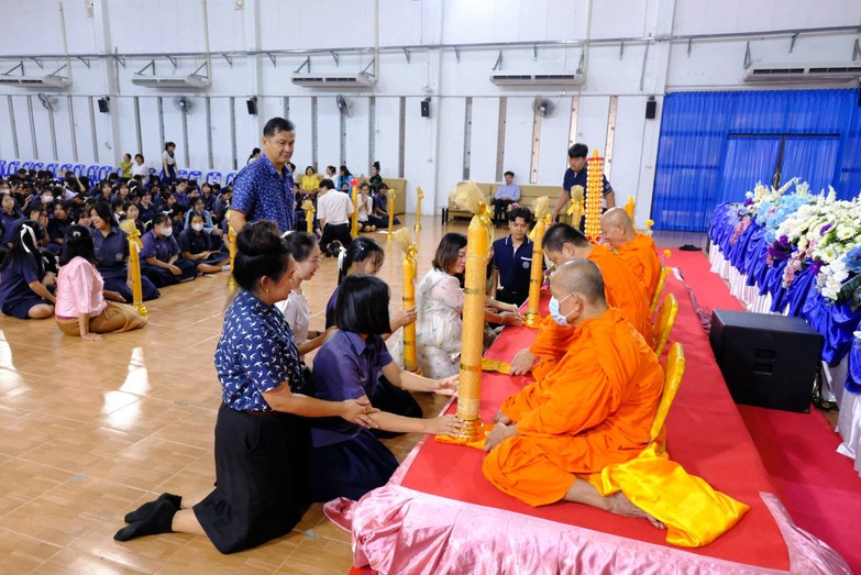 ถวายเทียนวันเข้าพรรษา 1