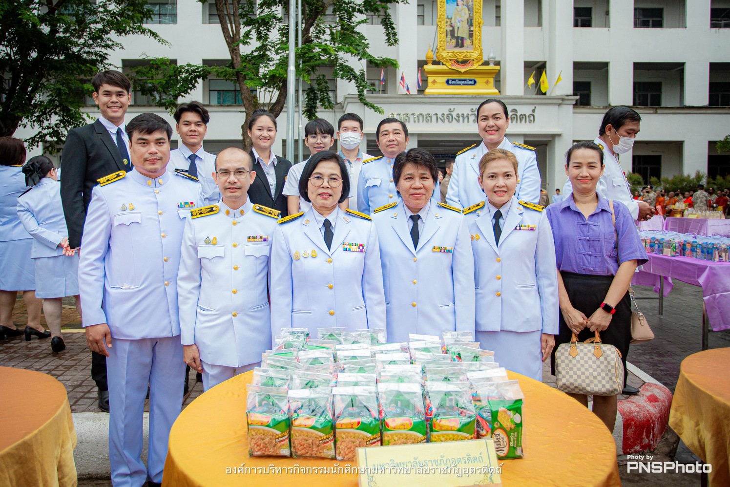 ทำบุญตักบาตรในวันสำคัญ 1